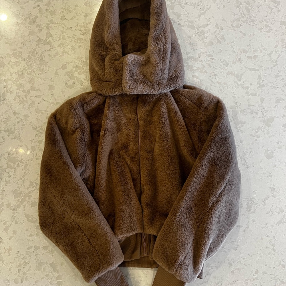 ALO Yoga Tan Foxy Fur Jacket - Picture 3 of 6